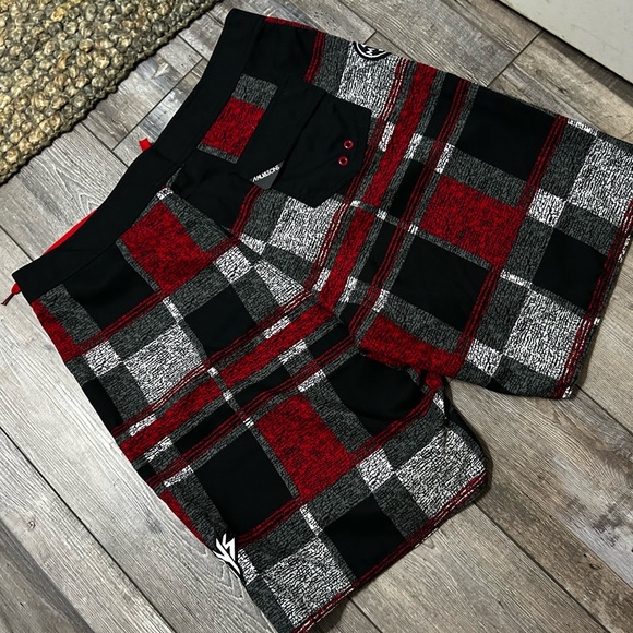 Maui and Sons Red and Black Plaid Board Shorts size 38 NWT - Picture 2 of 7